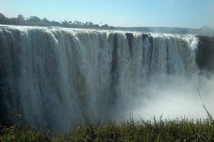 Victoria Falls Sunrise Private Tour with Early Hotel Pickup and Guide (4/12)