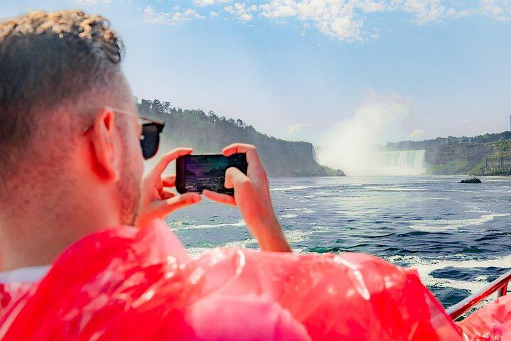 Walk Niagara Tours Two-Hour Walk: Hornblower Boat Cruise and Over 20 Landmarks (11/12)