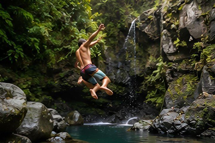 Epic Maui Hikes: 2-Mile Jungle Waterfall Hike from Kahului, 3 Hours (12/12)