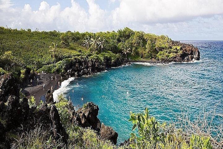 Aloha Sunshine Tours Road to Hana: Hotel Pickup, Picnic Lunch at the Black Sand Beach (4/12)