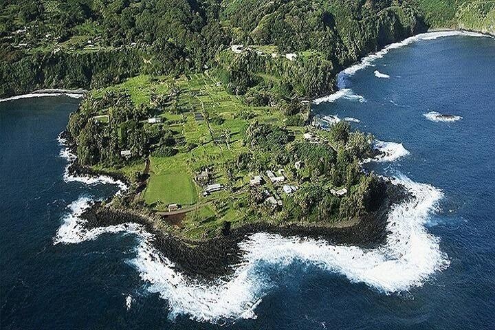 Aloha Sunshine Tours Road to Hana: Hotel Pickup, Picnic Lunch at the Black Sand Beach (5/12)