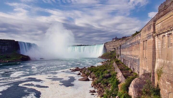 Niagara Falls Day Tour from Toronto with Gray Line, Cruise Ticket and Fallsview Lunch (1/12)