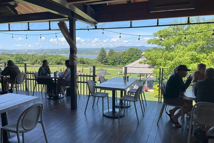 Île d'Orléans Tastings and Montmorency Falls, 4-Hour Private Drive with Chauffeur-Guide (6/11)