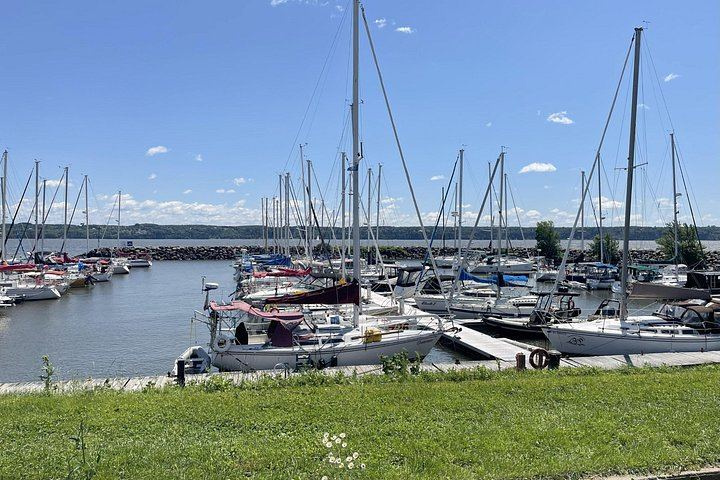 Île d'Orléans Tastings and Montmorency Falls, 4-Hour Private Drive with Chauffeur-Guide (5/11)