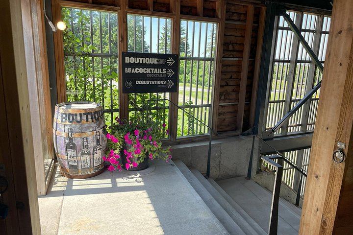 Île d'Orléans Tastings and Montmorency Falls, 4-Hour Private Drive with Chauffeur-Guide (7/11)