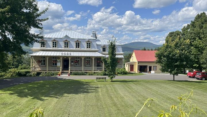 Île d'Orléans Tastings and Montmorency Falls, 4-Hour Private Drive with Chauffeur-Guide (3/11)