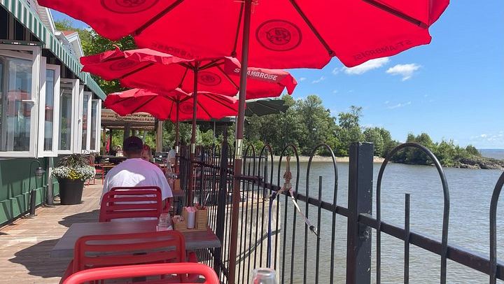 Île d'Orléans Tastings and Montmorency Falls, 4-Hour Private Drive with Chauffeur-Guide (4/11)