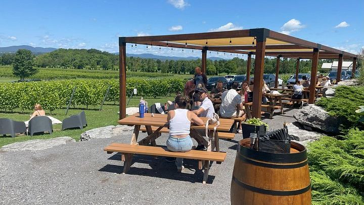 Île d'Orléans Tastings and Montmorency Falls, 4-Hour Private Drive with Chauffeur-Guide (1/11)