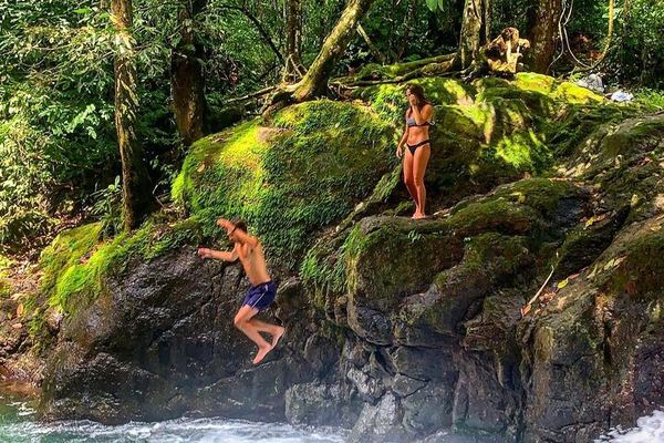 Quepos Full-Day Waterfalls and Beaches Trip with Lunch, Entrance Fees and Guide