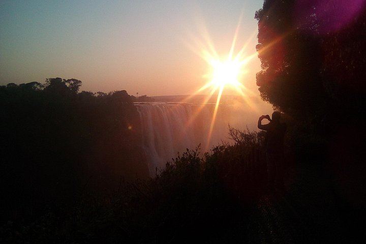Victoria Falls Sunrise Private Tour with Early Hotel Pickup and Guide (2/12)