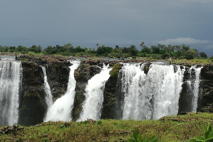 Victoria Falls Day Tour with Guided Walk, Helicopter Flight and Lunch (8/12)