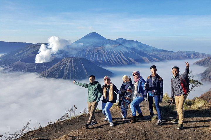 Three-Day Tumpak Sewu, Bromo and Ijen Blue Fire Tour with Smartway from Malang (9/12)