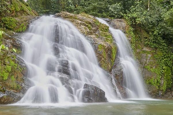 Mulguri Waterfalls Small-Group Trip near Manuel Antonio with Family Home Lunch