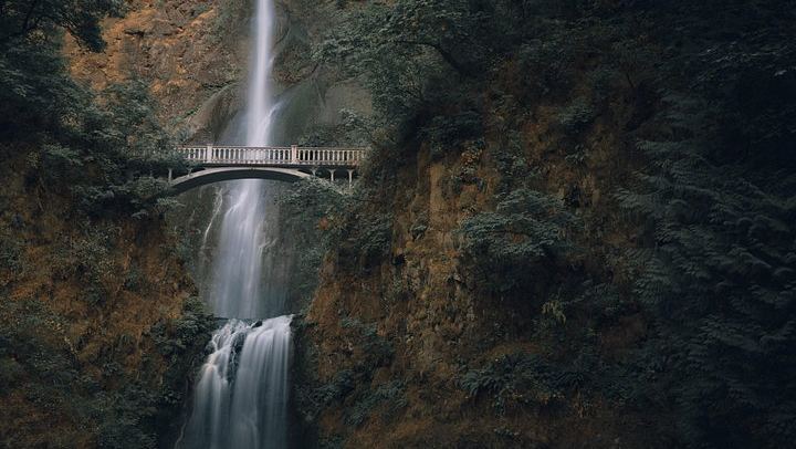 Columbia Gorge Waterfalls and Hood River Wine Tasting Afternoon Tour, Portland (1/12)