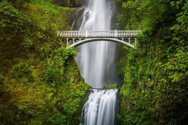 Family-Run Columbia Gorge Waterfall Tour: Multnomah, Latourell, Vista House