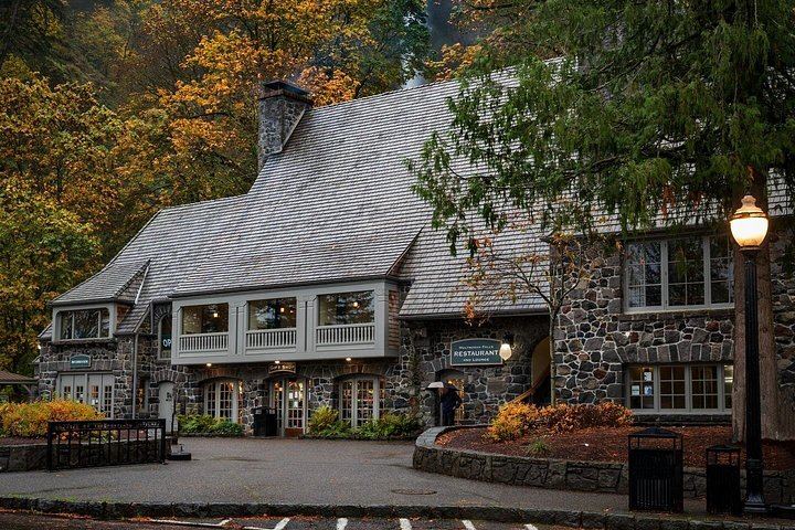 Private Multnomah Falls and Columbia Gorge Tour with Lunch Stop at the Lodge (10/12)