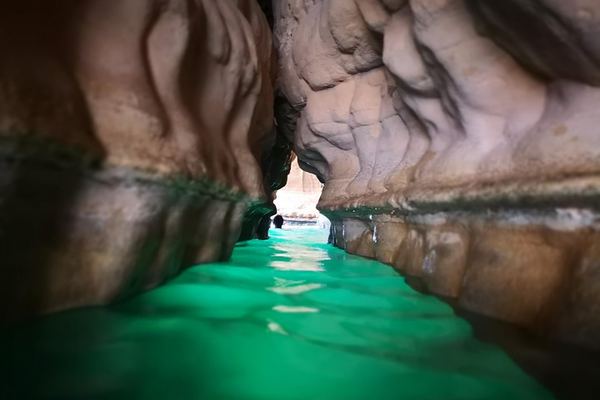 Private Wadi Shab and Wadi Tiwi Day with Qalhat and Sur Dhow Yard, Lunch and Ferry