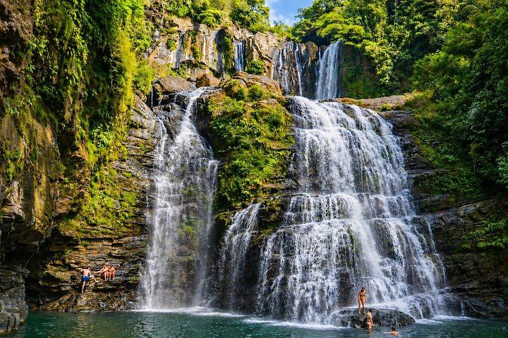 Nauyaca Waterfalls Small-Group Day Trip with Portalon Falls, Playa Linda and Dominical (8/12)