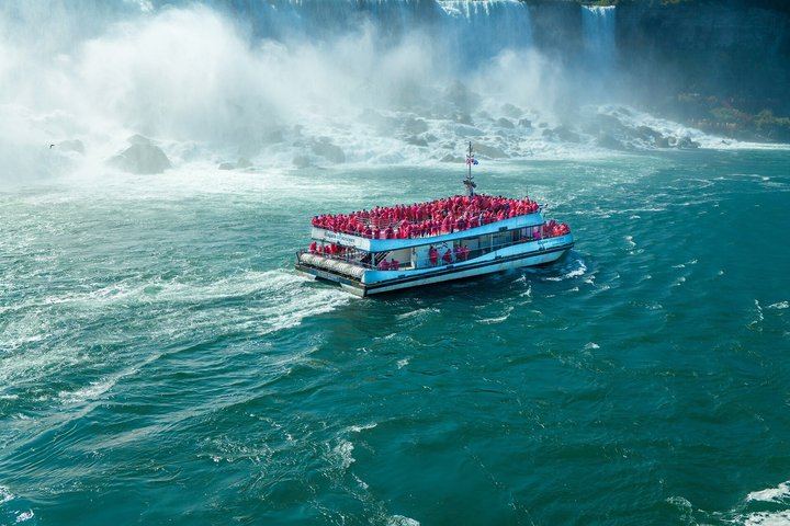 Niagara Falls Minibus Small-Group Day Tour from Toronto with Cruise and Skylon Tower (4/12)