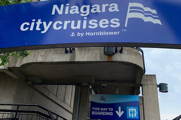 Niagara Falls Day Tour from Toronto with Winery Tasting, Cruise and Three-Course Lunch (8/12)