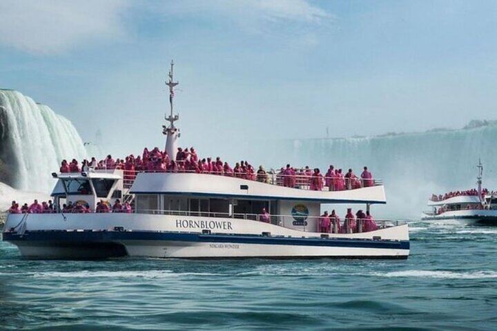 Niagara Falls Day Tour from Toronto with Winery Tasting, Cruise and Three-Course Lunch (9/12)