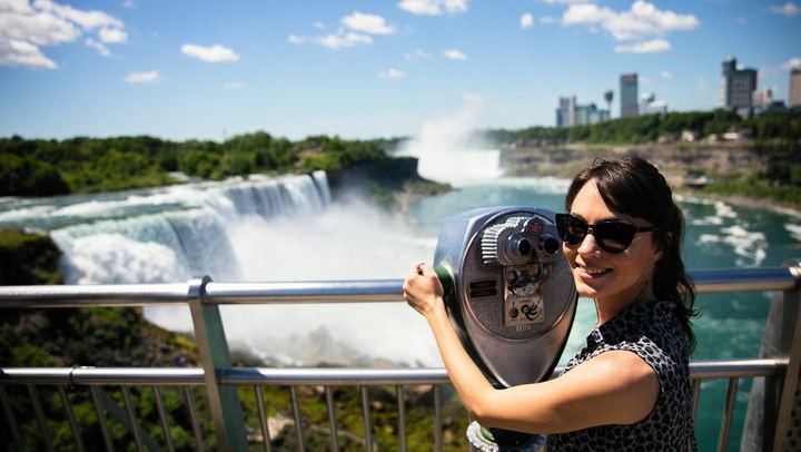 Niagara Falls 2-Day Small-Group Tour from NYC with Corning Glass and Finger Lakes (3/12)