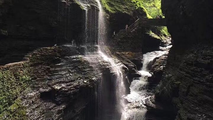Niagara Falls 2-Day Small-Group Tour from NYC with Corning Glass and Finger Lakes (4/12)