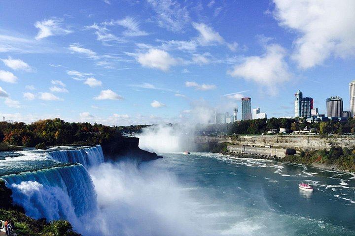 Niagara Falls 2-Day Small-Group Tour from NYC with Corning Glass and Finger Lakes (7/12)