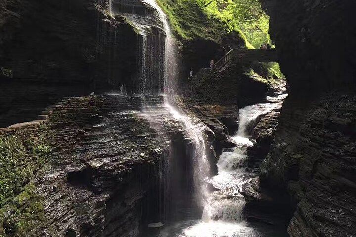 Niagara Falls 2-Day Small-Group Tour from NYC with Corning Glass and Finger Lakes (4/12)