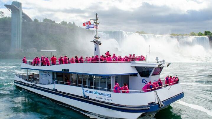 Toronto Full-Day Niagara Falls Tour with Hornblower Cruise, Maple Tasting and Fireworks (4/12)