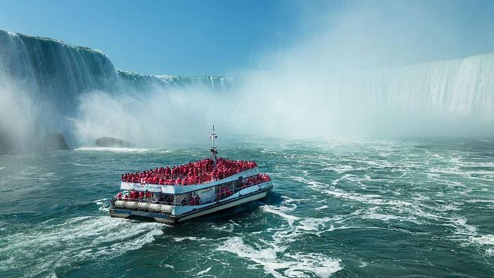 Niagara Falls Small Group Tour: Whirlpool Deck, Skylon, Behind the Falls, Hornblower (4/12)