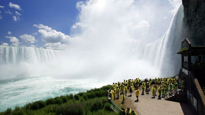 Niagara Falls Small Group Tour: Whirlpool Deck, Skylon, Behind the Falls, Hornblower (3/12)