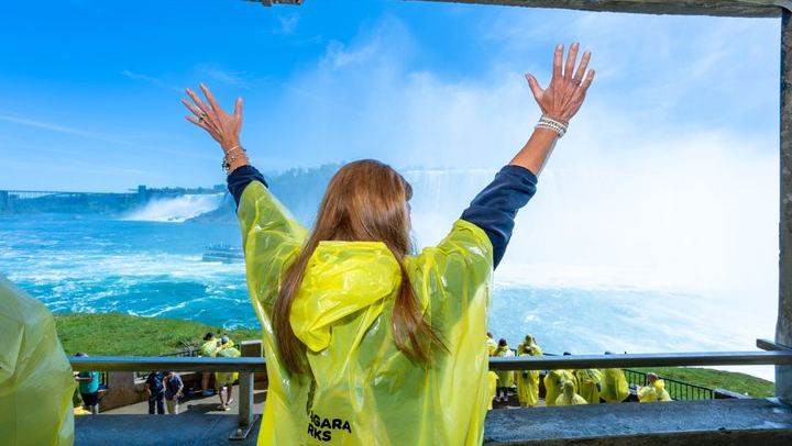 Niagara Falls Local Guide Tour: Incline Railway, Journey Behind the Falls, Boat Cruise (3/12)