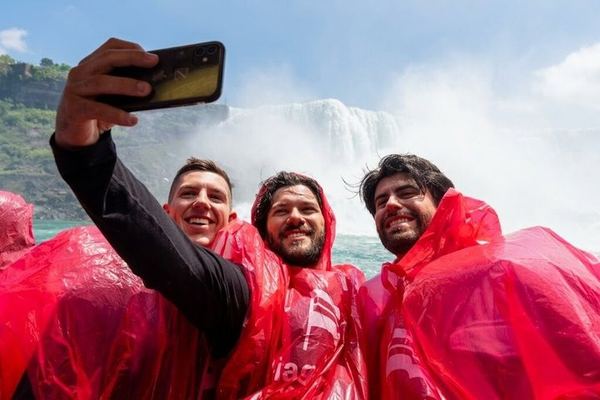 Niagara Falls Local Guide Tour: Incline Railway, Journey Behind the Falls, Boat Cruise