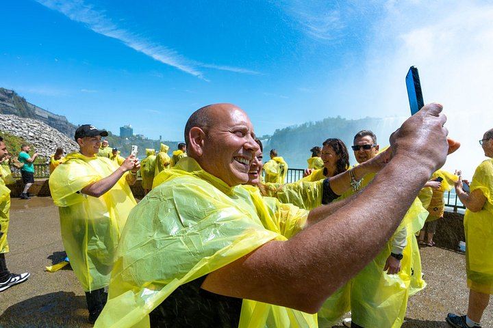 Niagara Falls Local Guide Tour: Incline Railway, Journey Behind the Falls, Boat Cruise (9/12)