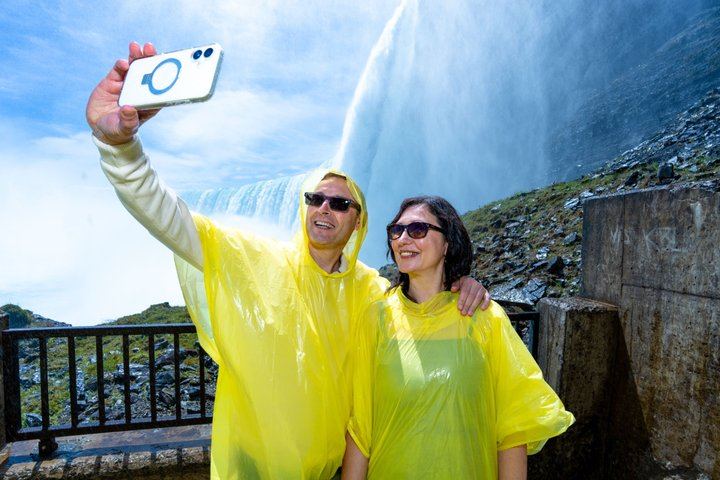 Niagara Falls Local Guide Tour: Incline Railway, Journey Behind the Falls, Boat Cruise (6/12)