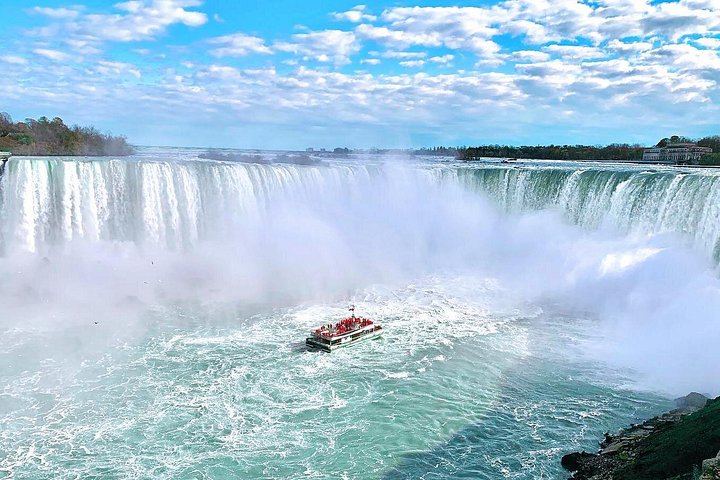Gray Line Half-Day Niagara Falls Tour: Boat Cruise, Parkway Drive and Maple Tasting (2/6)