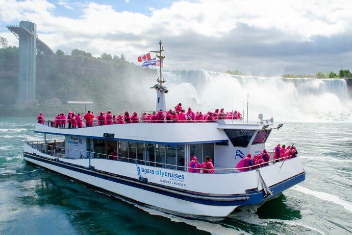 Toronto Full-Day Niagara Falls Tour with Hornblower Cruise, Maple Tasting and Fireworks (4/12)