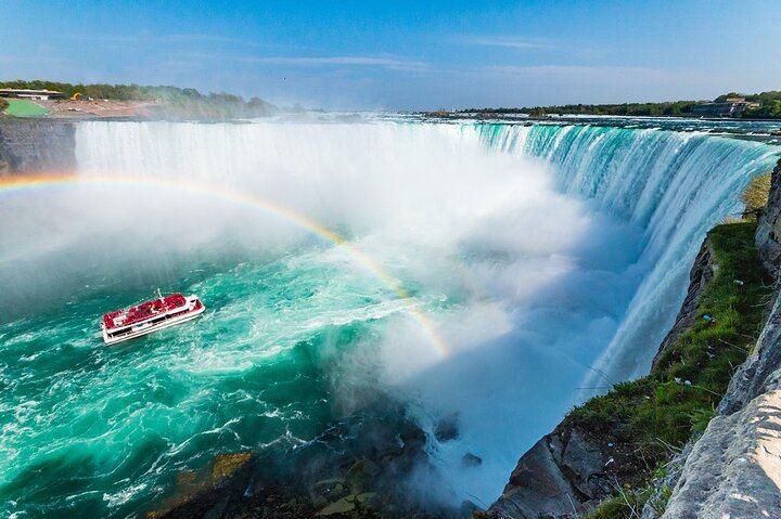 Private Niagara Falls Tour in Black Luxury SUV with Cruise, Journey and Skylon Tower (6/7)