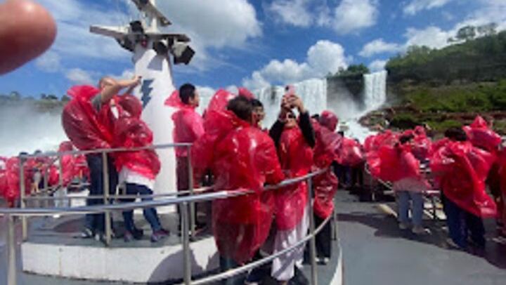 Fallsview Tours Niagara Falls Parkway Walk from Casino Niagara with Boat Cruise (2/12)