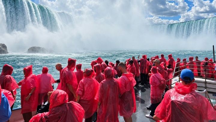 Niagara Falls Canada Side Day Tour from Toronto with Maple Factory and Power Station (3/12)