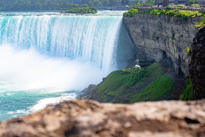 Niagara Falls Early Departure Tour from Toronto with Skip-the-Line Cruise and Ponchos (6/12)