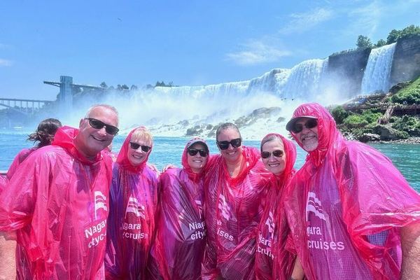 Walk Niagara Tours Two-Hour Walk: Hornblower Boat Cruise and Over 20 Landmarks