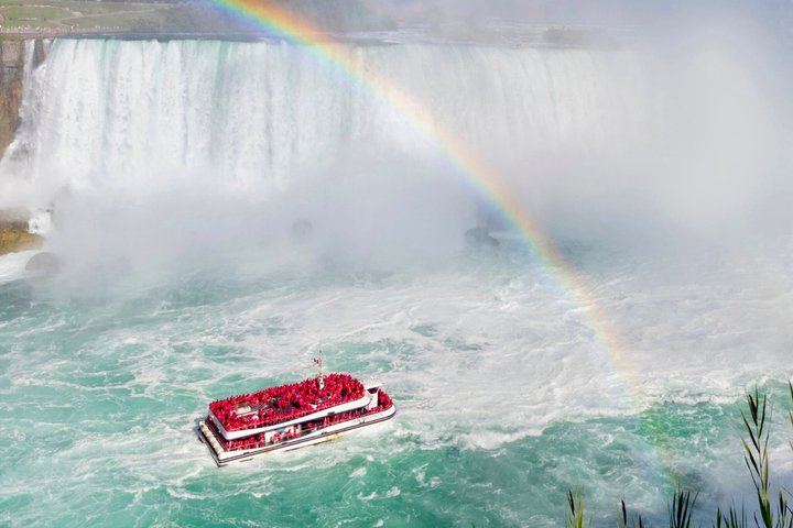 Niagara Falls Canada Side Day Tour from Toronto with Maple Factory and Power Station (1/12)