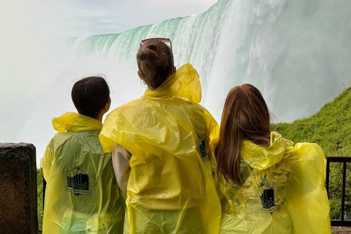 Niagara Falls Canada Side Day Tour from Toronto with Maple Factory and Power Station (10/12)