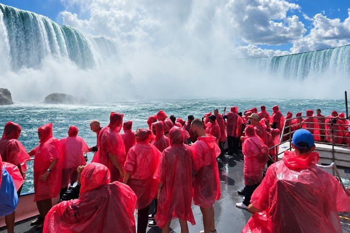 Niagara Falls Canada Side Day Tour from Toronto with Maple Factory and Power Station (3/12)