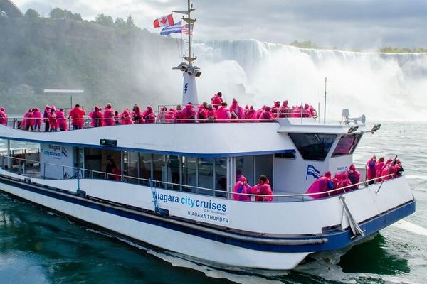 Fallsview Tours Niagara Falls Parkway Walk from Casino Niagara with Boat Cruise