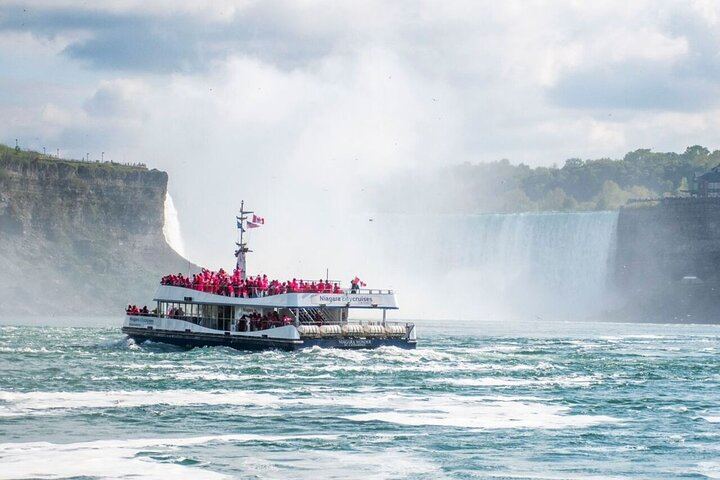 Fallsview Tours Niagara Falls Parkway Walk from Casino Niagara with Boat Cruise (5/12)