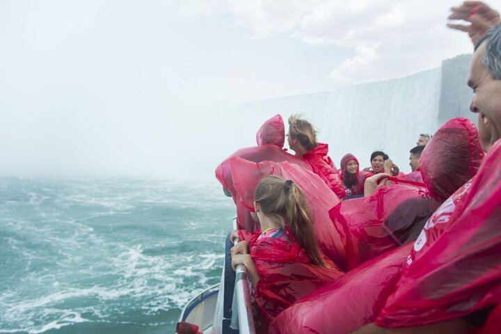 Fallsview Tours Niagara Falls Parkway Walk from Casino Niagara with Boat Cruise (4/12)