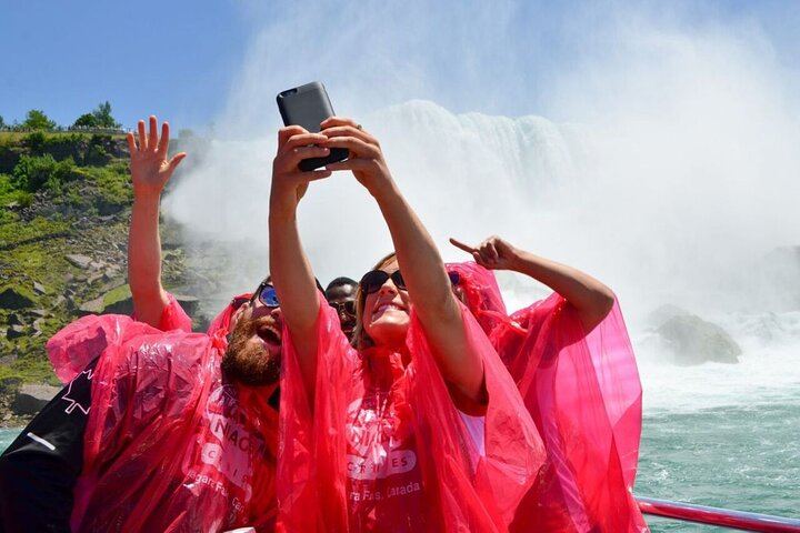 Fallsview Tours Niagara Falls Parkway Walk from Casino Niagara with Boat Cruise (3/12)